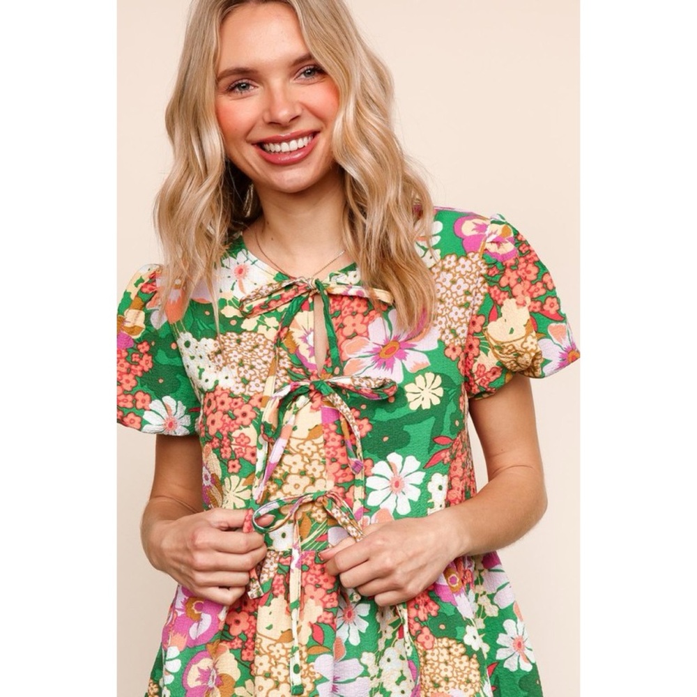 NEW! Kelly Green Front Tie Bubble Sleeve Floral Top! - Picture 7 of 8